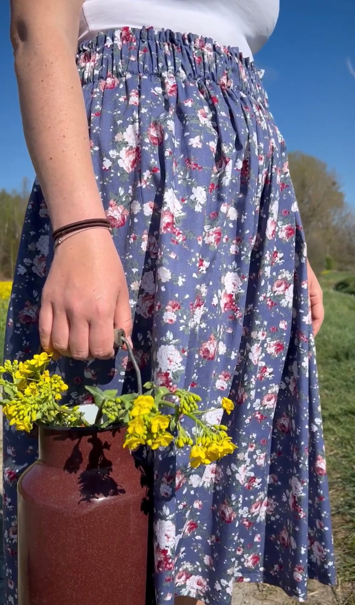 Blauer Blumenrock