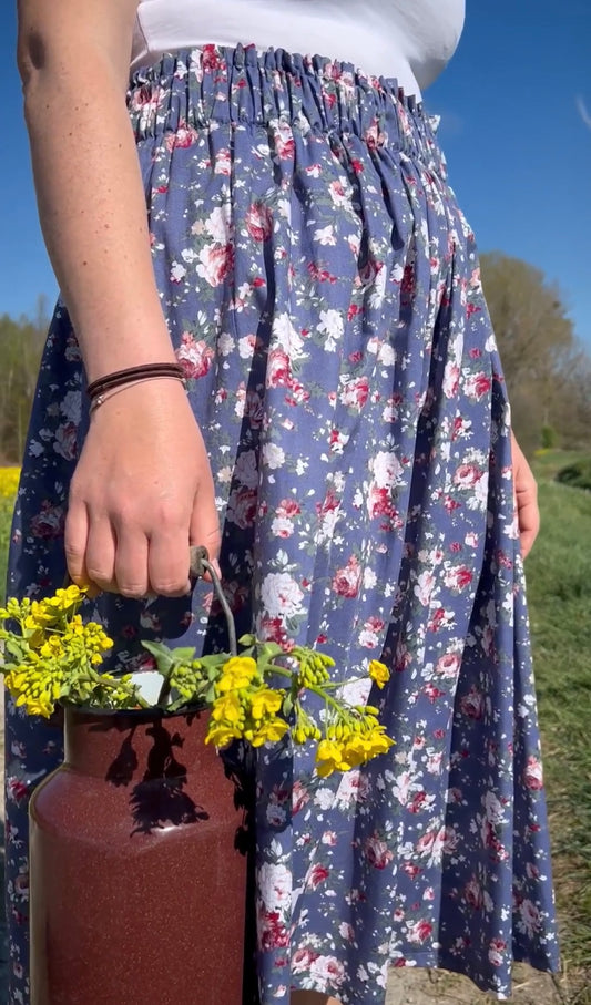 Blauer Blumenrock 